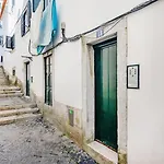 Romantic Alfama Getaway Apartmán
