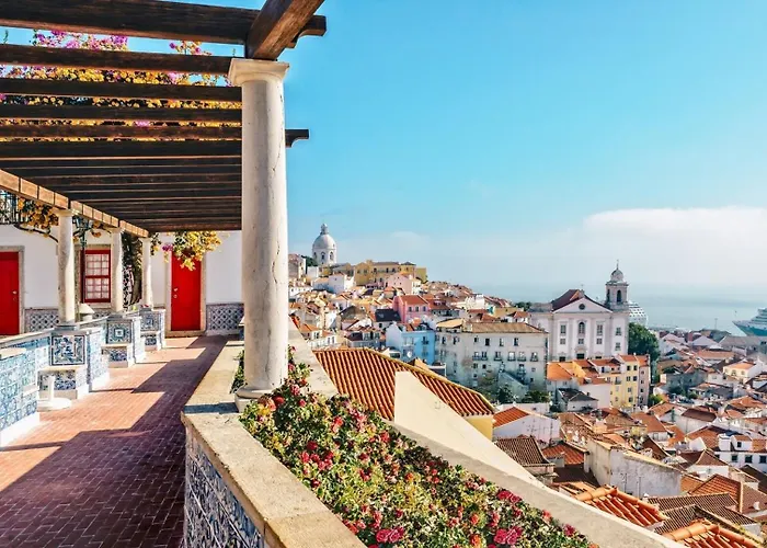 아파트 Romantic Alfama Getaway 리스본